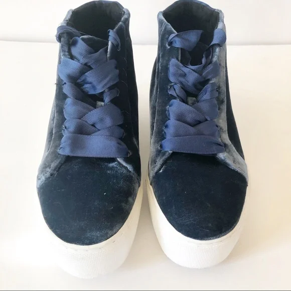 NWOB Kenneth Cole Janette Navy Blue Velvet Platform Sneaker Size 7 - Picture 2 of 8